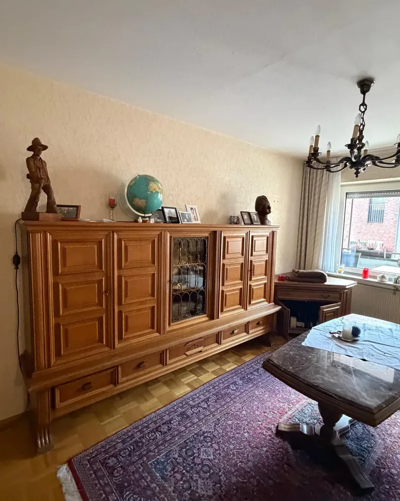 Wohnungsauflösung Weisenbach — Referenz: Wohnzimmer vor der Räumung
